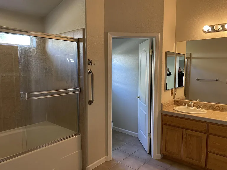 490 Briarwood Dr — Photo 16