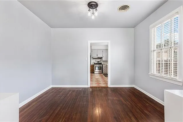 902 Main St — Photo 5