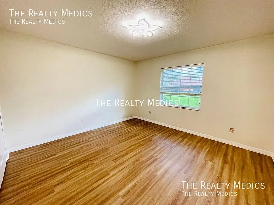 !Price Drop ! Charming 1-Bedroom, 1 Bathroom Condo In Winter Park — Photo 4