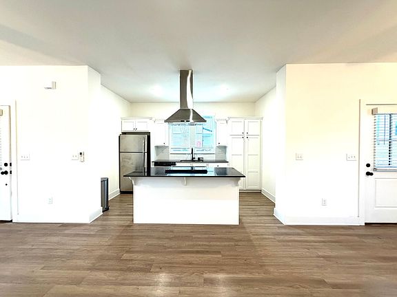 4th image of 890 S One Mile Rd