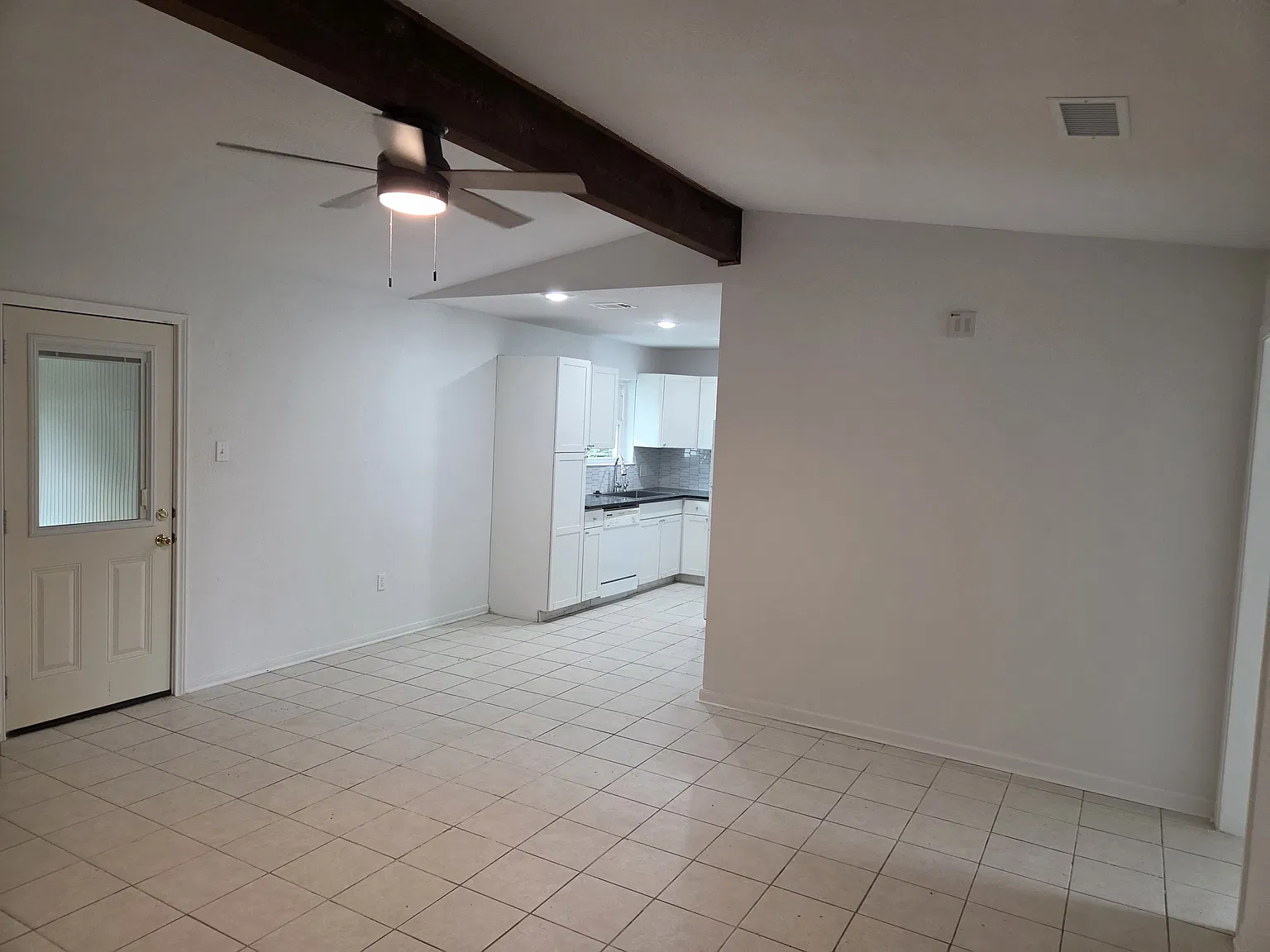 3 bed, 975 sqft, $1,500 — Photo 2