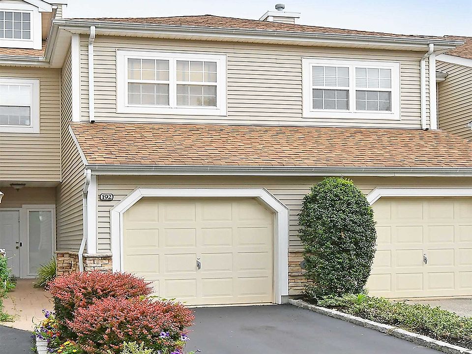 1st image of 77 Carriage Ln