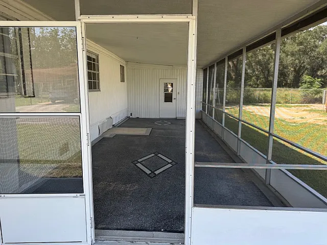 Large 30' X 12' screened in room. Great for indoor/outdoor actives.