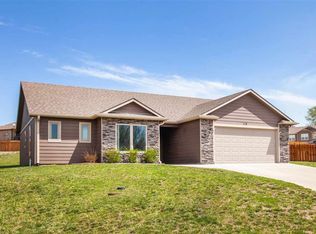 118 Prairie Meadow Rd, Saint George, KS 66535