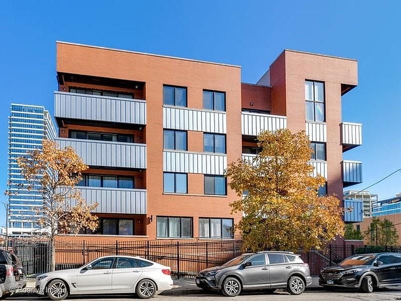 1st image of 825 N Hudson Ave #3