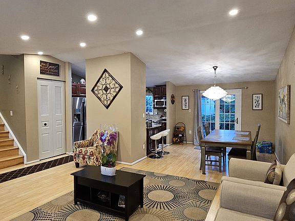 3rd image of 4033 Pickstone Dr