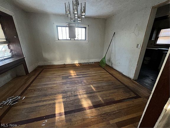 4th image of 191 Colony Cres