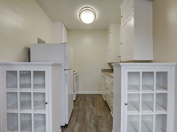 3rd image of 800 17th St #90