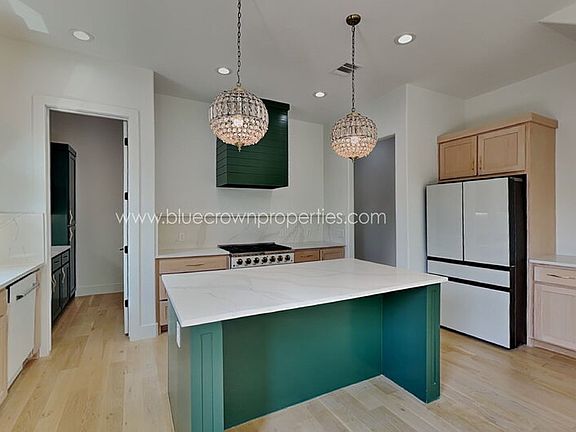 4th image of 805 S Glasgow Dr