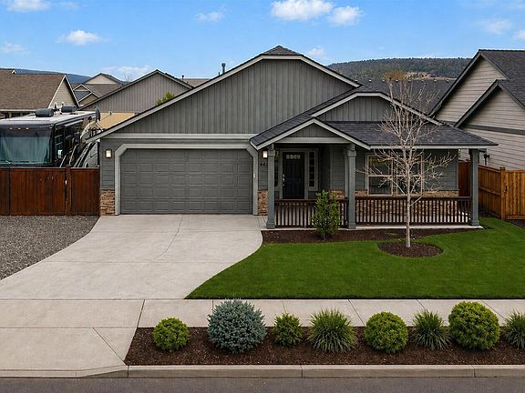 2nd image of 442 SE Pioneer Dr