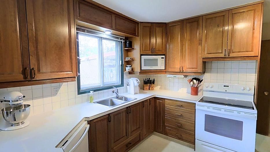 2nd image of 14809 Drexel St