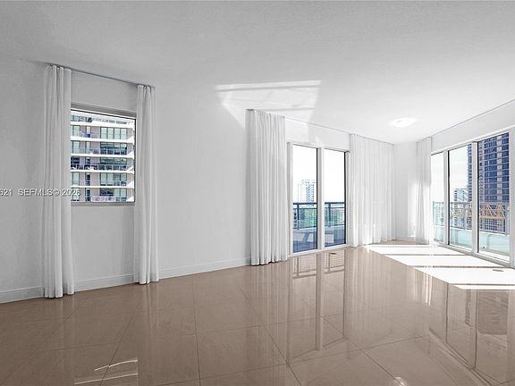 4th image of 60 SW 13th St APT 1700