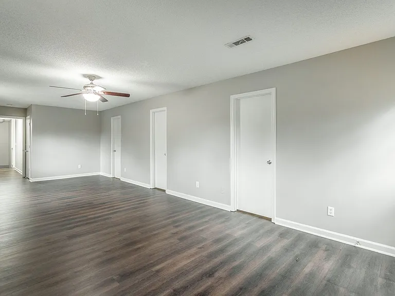 1109 Mcbrien Road — Photo 9