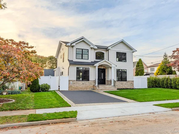 30 Briggs Street, Hicksville, NY 11801