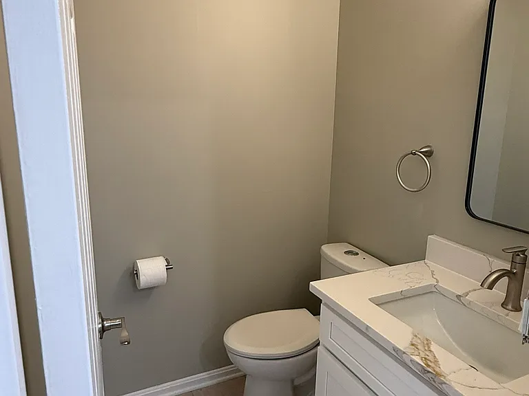 2427 Clover Field Cir — Photo 17