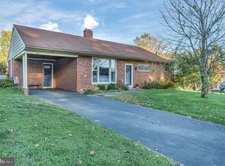 5 Green Hills Dr, Lancaster, PA 17603