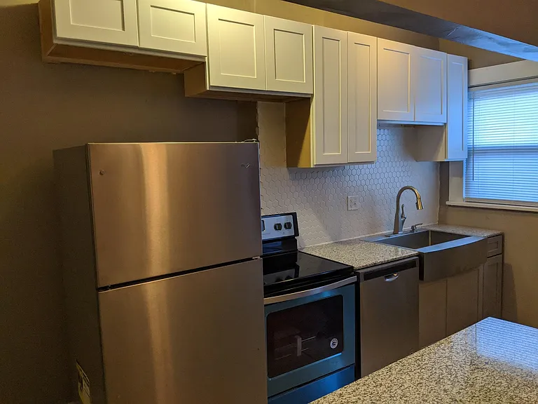 392 E Tompkins St — Photo 6
