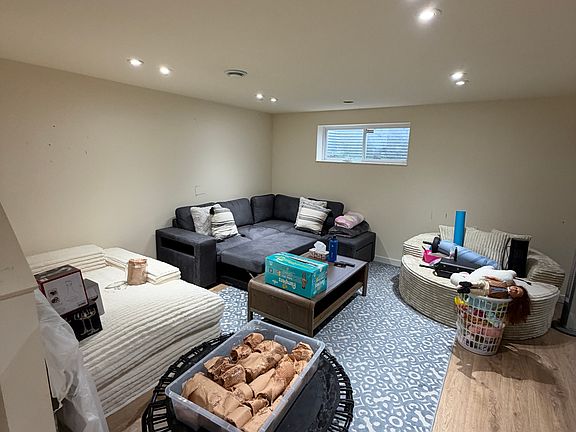 5th image of 1679 Chapman Way SW