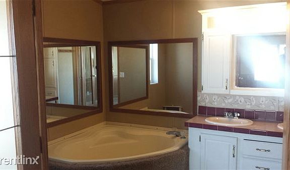 A18 Master bathroom