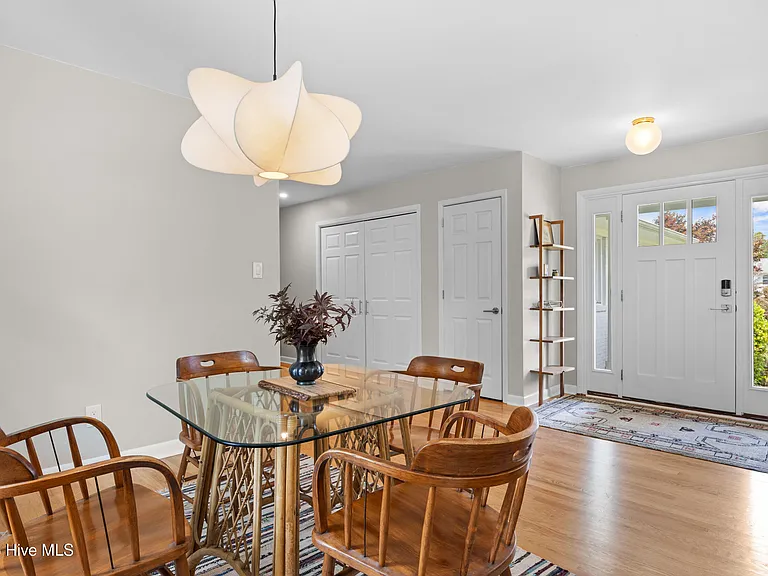 202 Windemere Rd — Photo 22