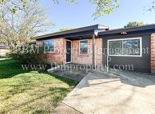 703 Phillips Dr, Ennis, TX 75119