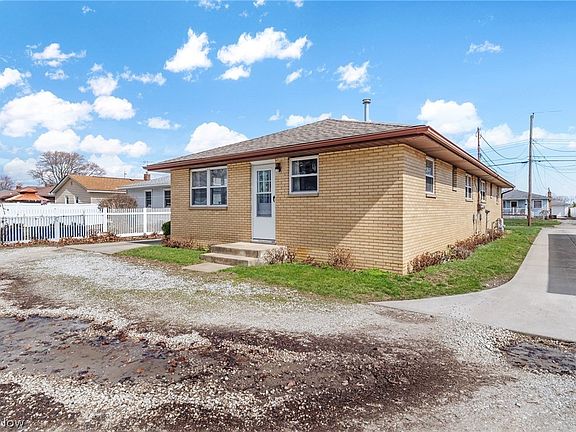 3rd image of 590 & 592 Herbert Rd