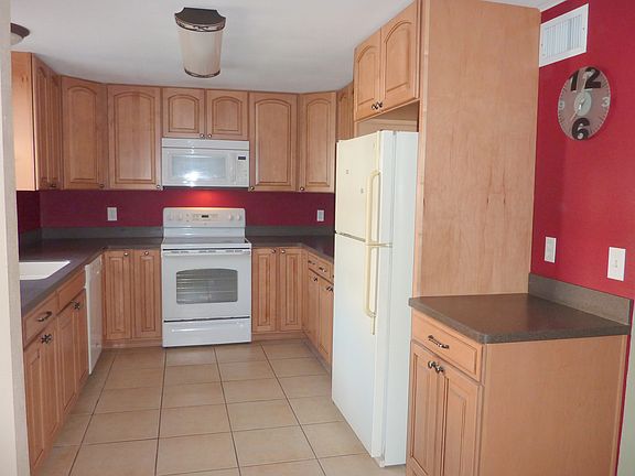 3rd image of 1210 Cottonwood Dr