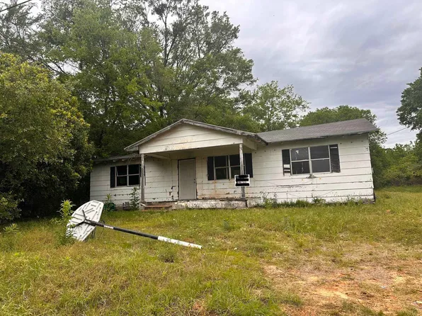 105 Caddo St, Naples, TX 75568