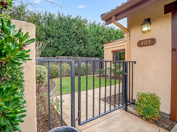 4th image of 405 La Quinta Ln