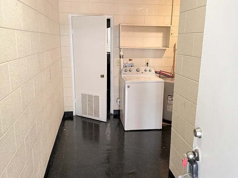 922 W Chatham St #B — Photo 7