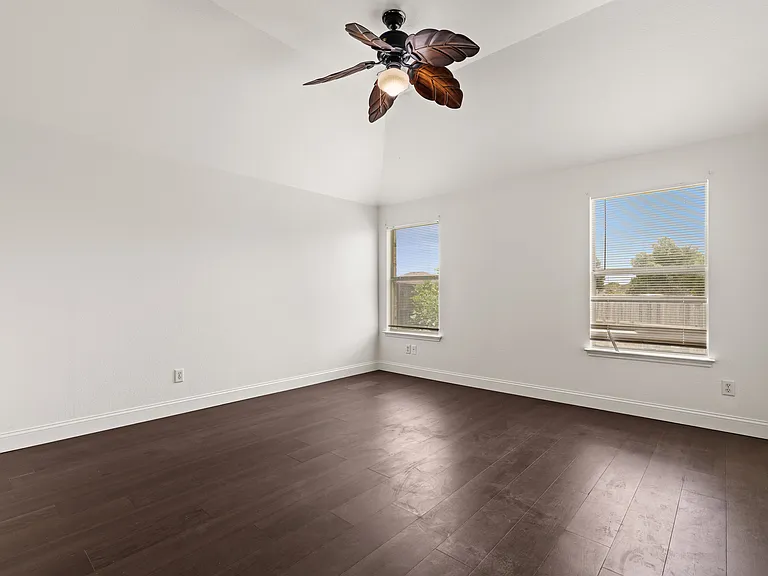 709 Chelsea Dr — Photo 6