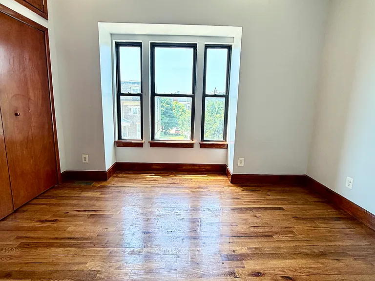 916 Whitelock St #200 — Photo 27