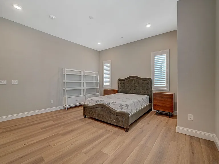 9129 Las Manaitas Ave #302 — Photo 14