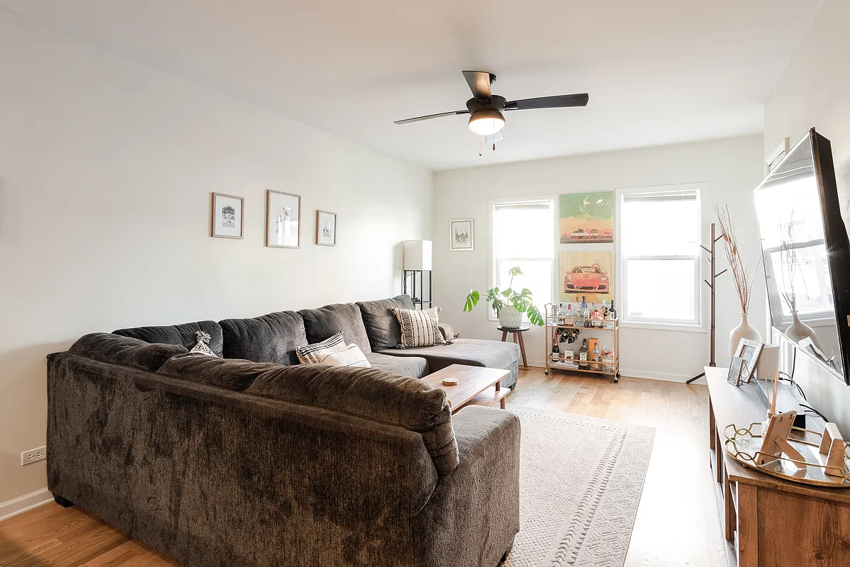 Building Photo - 321 W Schiller St #1