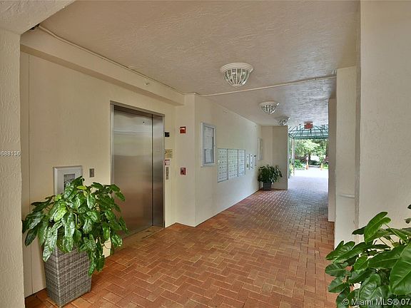 4th image of 10730 NW 66th St APT 402