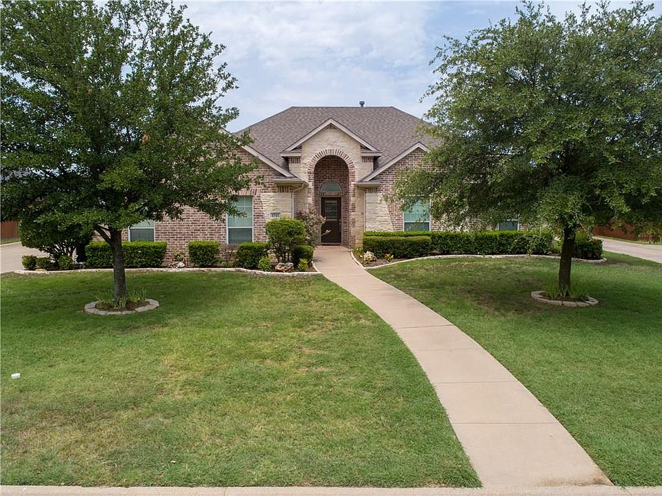 1st image of 1511 Twin Oaks Dr