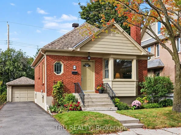 51 Merritt Ave, Ottawa, ON K1S 0J5