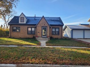 216 3rd St SW, Pipestone, MN 56164