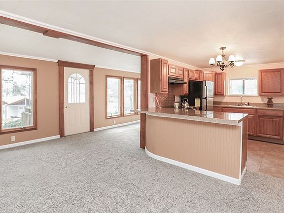 3rd image of 6893 Lakeview Dr
