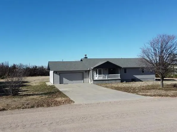 10577 Brenton Ln, Dodge City, KS 67801