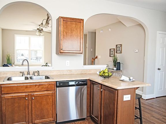 5th image of 55 Logan Ln