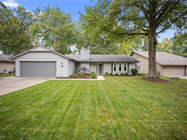 10798 Gate Post Rd, Strongsville, OH 44149