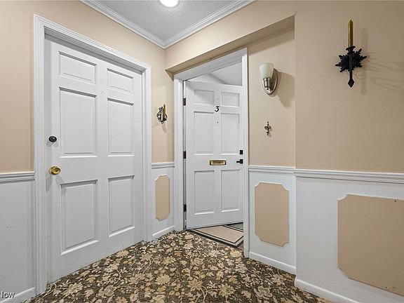 5th image of 17 Meadowlawn Dr Unit 3
