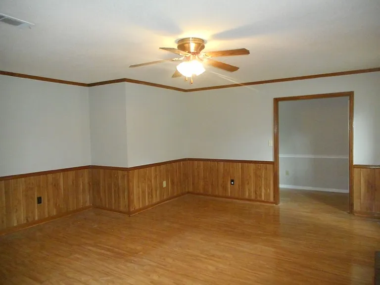 3726 Crest Dr — Photo 6
