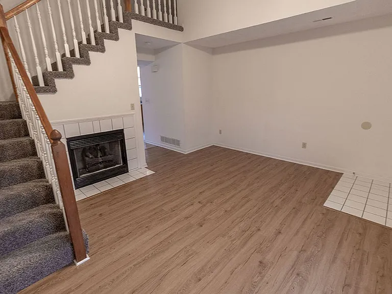 212-214 Nikki Way — Photo 4