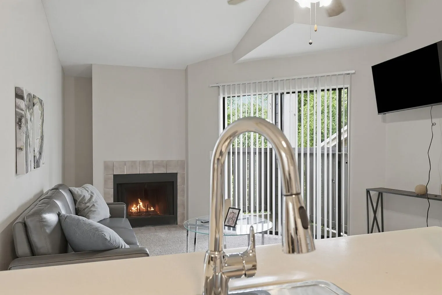 1 bed, 1.0 bath, 10301 sqft, $2,235 — Photo 3