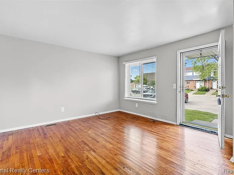 534 Saint Maron Pl — Photo 3