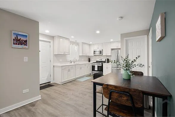 7007 S East End Ave #B — Photo 3