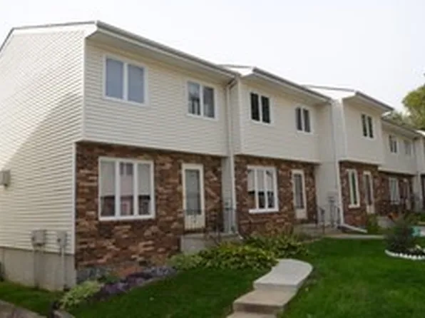 238 Holiday Cir #46, West Des Moines, IA 50265