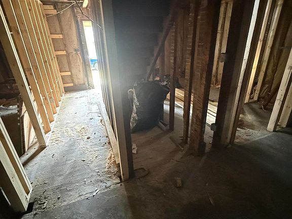 5th image of 224 Hobart St